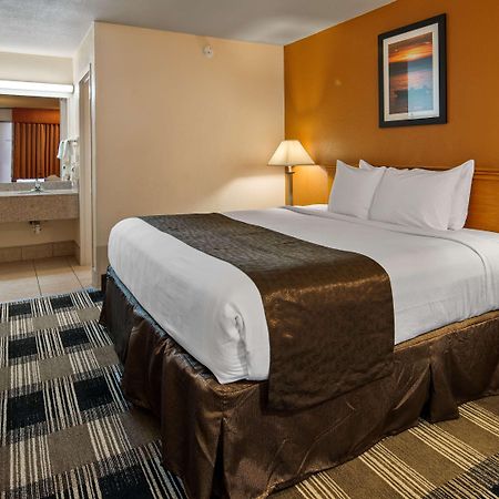 Best Western Tulsa Airport Exterior photo