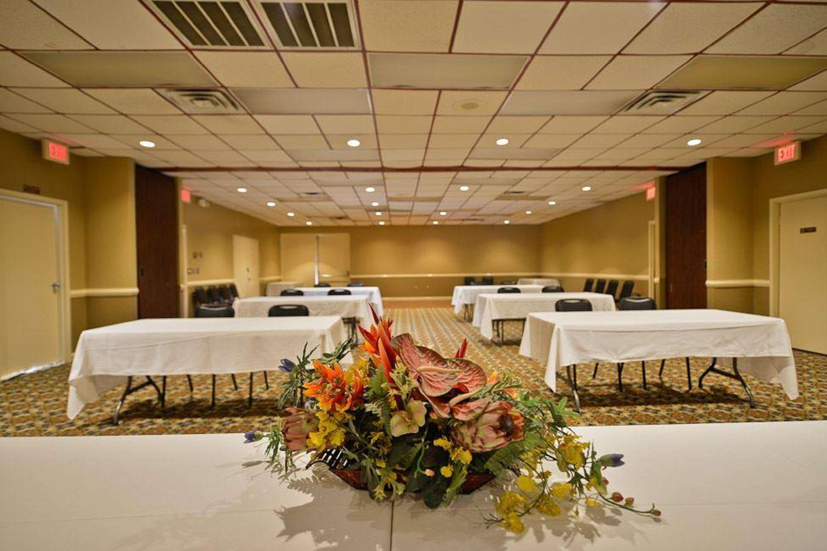Best Western Tulsa Airport Exterior photo