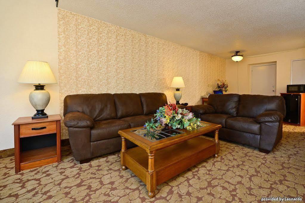 Best Western Tulsa Airport Interior photo
